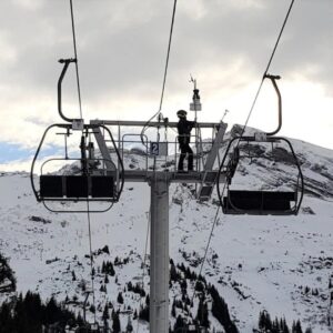 Davis Vantage Pro2 on Davis Mounting Pole Kit at a ski resort